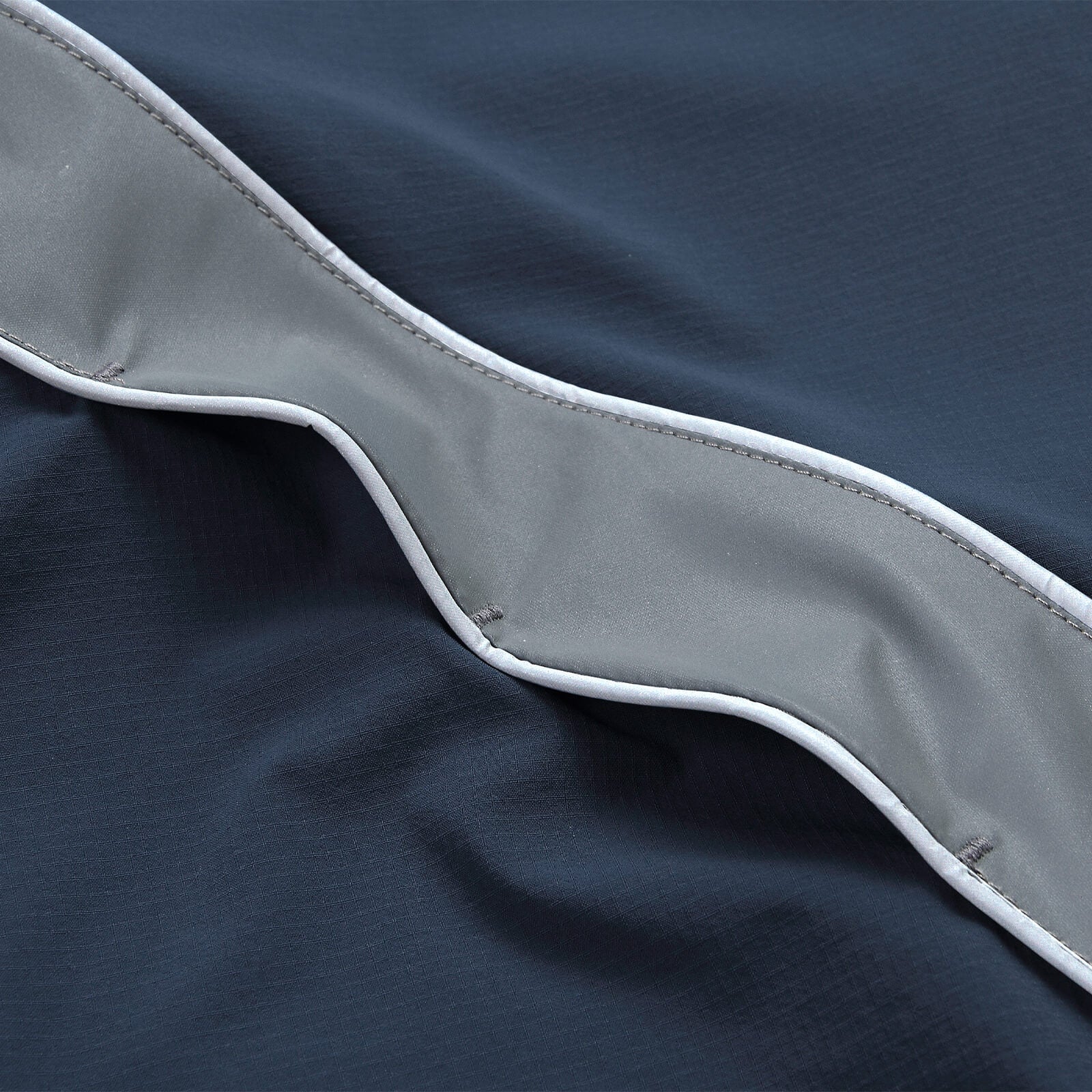 Cycling Windbreaker, Breathable & Reflective Long-Sleeve Sports Jacket for Night Riding & Running